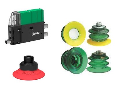 Obraz jest ucieleśnieniem innowacji, wydajności i inteligencji w dziedzinie technologii pr&oacute;żniowej, kt&oacute;re są synonimami szwedzkiej marki PIAB. Kompozycja jest czysta, nowoczesna i niezwykle high-tech. Dominują w niej charakterystyczne dla PIAB barwy &ndash; głęboki błękit, techniczna szarość i czerń &ndash; co kontrastuje z czystym, studyjnym tłem i buduje wizerunek kompetentnego polskiego dystrybutora DAKAM. W centrum uwagi, na czystej, metalowej lub białej powierzchni, znajduje się starannie zaaranżowany zestaw flagowych produkt&oacute;w PIAB: &bull;	Eżektory pr&oacute;żniowe (Vacuum Generators): Stanowią wizualny rdzeń kompozycji. Prezentowane są kompaktowe, zintegrowane eżektory (np. z serii piCOMPACT&reg; lub piCLASSIC&reg;). Ich nowoczesny design, niewielkie rozmiary, widoczne przyłącza i (w przypadku serii inteligentnych) diody LED lub małe wyświetlacze wizualnie komunikują wydajność, oszczędność energii i gotowość do Przemysłu 4.0. &bull;	Przyssawki (Suction Cups): Dynamicznie rozmieszczone wok&oacute;ł eżektor&oacute;w, prezentowane są r&oacute;żnorodne przyssawki z portfolio PIAB (np. z serii piGRIP&reg; lub DURAFLEX&reg;). Widoczne są r&oacute;żne kształty (mieszkowe, płaskie), rozmiary i materiały (silikon, PU), co podkreśla wszechstronność zastosowań w chwytaniu i manipulacji r&oacute;żnymi obiektami. &bull;	Akcesoria: W kompozycji mogą pojawić się r&oacute;wnież inne elementy systemu PIAB, takie jak filtry pr&oacute;żniowe czy złączki, co podkreśla kompleksowość oferty. &bull;	Marka Premium: Na obudowach eżektor&oacute;w i (często) na przyssawkach widoczne jest wyraźne, oryginalne logo "PIAB", co jest gwarancją autentyczności i szwedzkiej jakości. Tło jest subtelnie rozmyte (efekt bokeh), ale jednoznacznie wskazuje na profesjonalną, wielkoskalową dystrybucję na terenie Polski: &bull;	Nowoczesny magazyn DAKAM: W tle widać rzędy wysokich regał&oacute;w magazynowych, wypełnionych uporządkowanymi, oryginalnymi opakowaniami PIAB. Duża ilość towaru na stanie wizualnie potwierdza status "sprawdzonego dystrybutora". &bull;	Logo Dystrybutora: W dyskretnym, ale widocnym miejscu umieszczone jest logo DAKAM, z dopiskiem "Autoryzowany Dystrybutor PIAB", co buduje jego markę jako zaufanego partnera w dziedzinie technologii pr&oacute;żniowej. Obraz niesie jasny komunikat: "Jako autoryzowany polski dystrybutor DAKAM, posiadamy pełen asortyment innowacyjnych rozwiązań pr&oacute;żniowych PIAB (eżektory, przyssawki), niezbędnych do budowy wydajnych i inteligentnych system&oacute;w chwytania i transportu w automatyce".